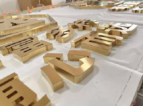 牟定拉丝不锈钢字的特点。